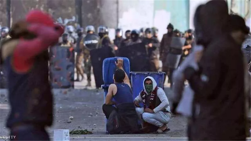 متظاهرون يحاولون اقتحام مجلس محافظة كربلاء بالعراق