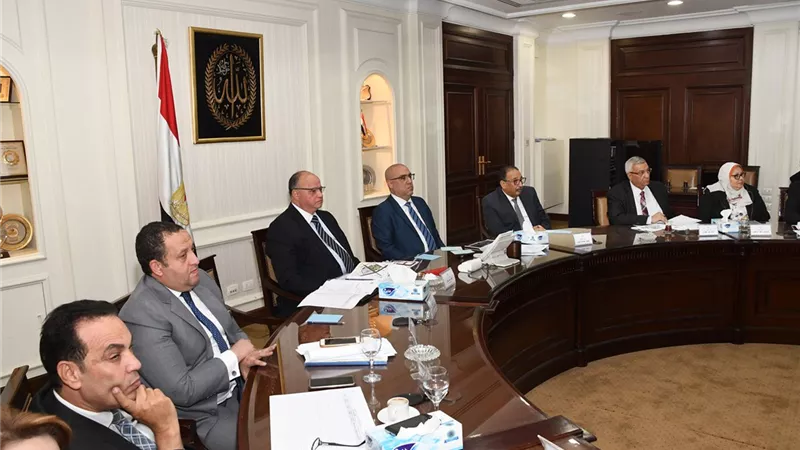 وزير الإسكان ومحافظ القاهرة يستعرضان مقترحات مشروع تطوير كنيسة العذراء