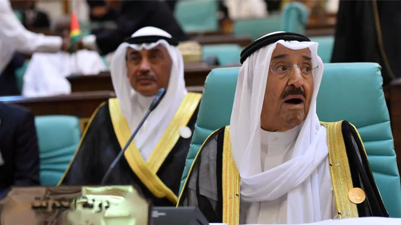 أمير الكويت يتسلم دعوة من عاهل السعودية لحضور القمة الخليجية