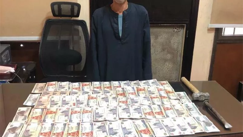 القبض على عامل سرق 25 ألف جنيه من محل أصواف بعابدين
