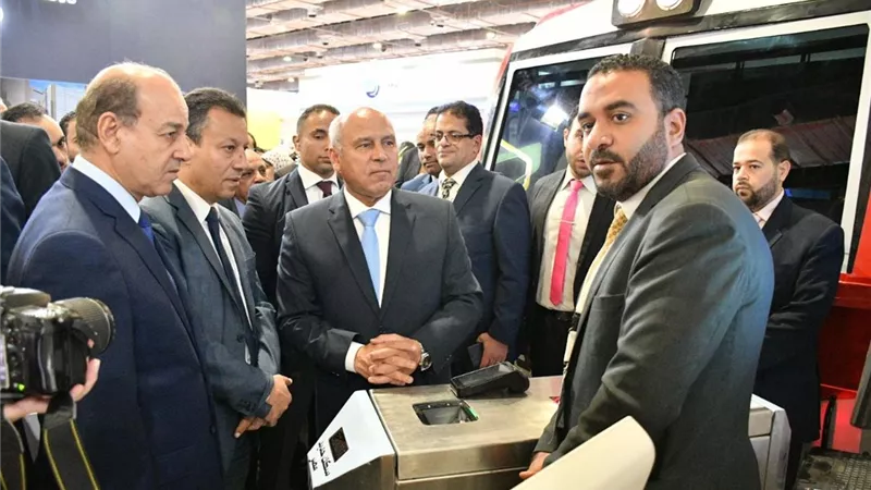 وزير النقل يتفقد المعرض والمؤتمر الدولى..صور