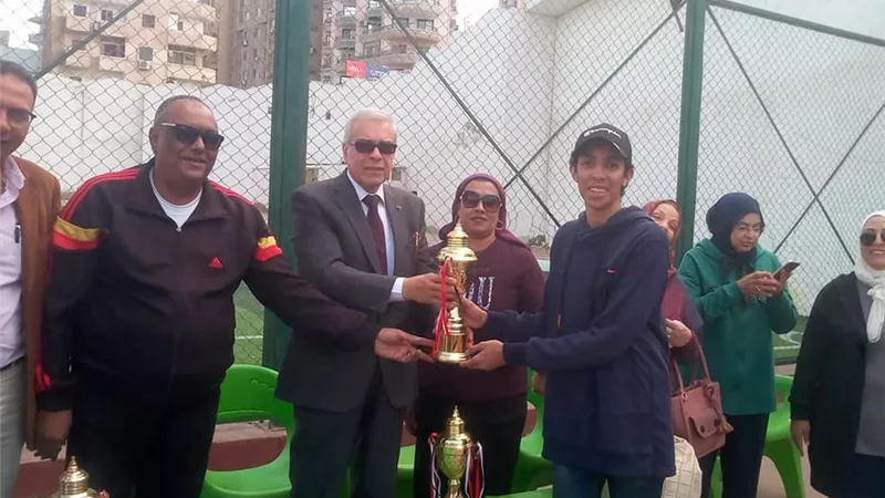 وكيل تعليم القليوبية يكرم الفرق الفائزة ببطولة الألعاب الجماعية