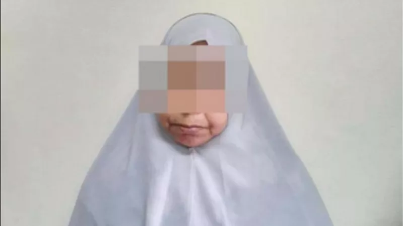 ام وابنتها يكونان تشكيلا عصابيا لسرقة المواطنين بأسلوب الاحتكاك والمغافلة