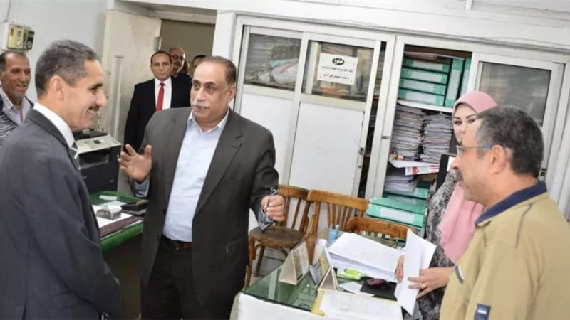 محافظ الغربية يتابع انتظام العمل بإدارات ديوان المحافظة