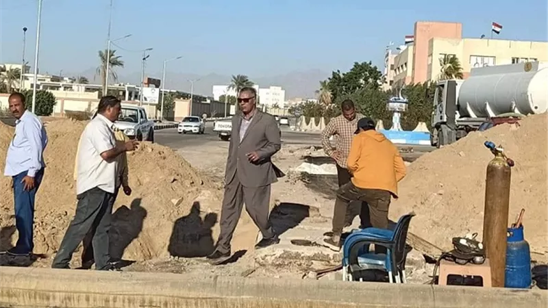 احلال وتجديد شبكة المياه والصرف بمدخل حى السلام