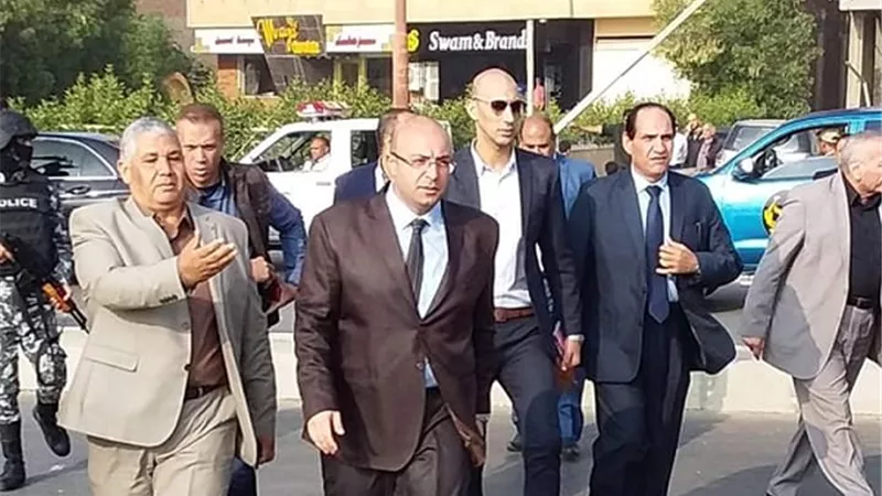 محافظ بنى سويف يتفقد تطوير كورنيش النيل