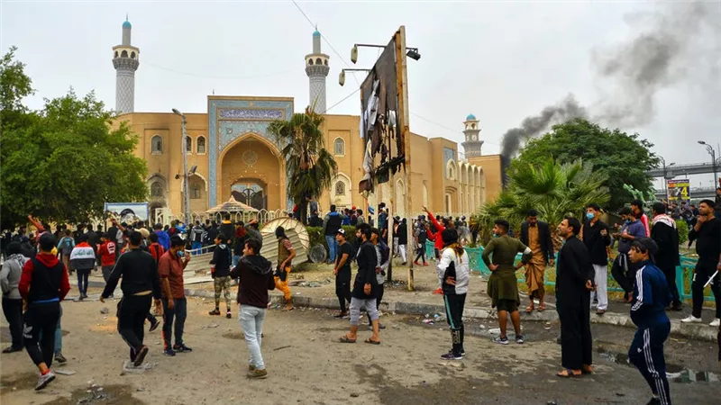 العراق.. اشتباكات بين الأمن والمتظاهرين في النجف