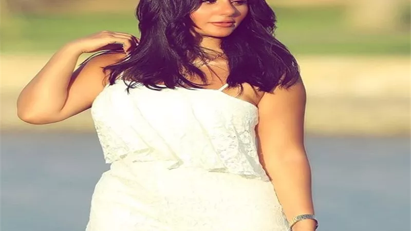 إطلالة رقيقة للفنانة إيمان سلامة