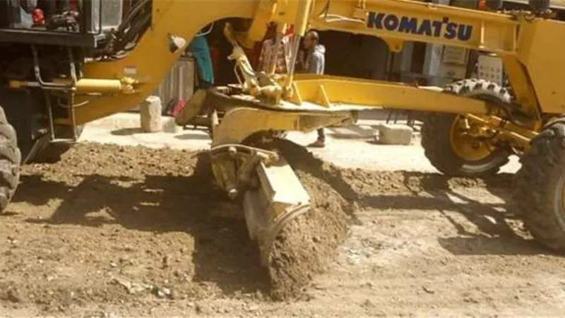 بتكلفة 20 مليون جنية رصف شارع المطار بحي شمال الجيزة