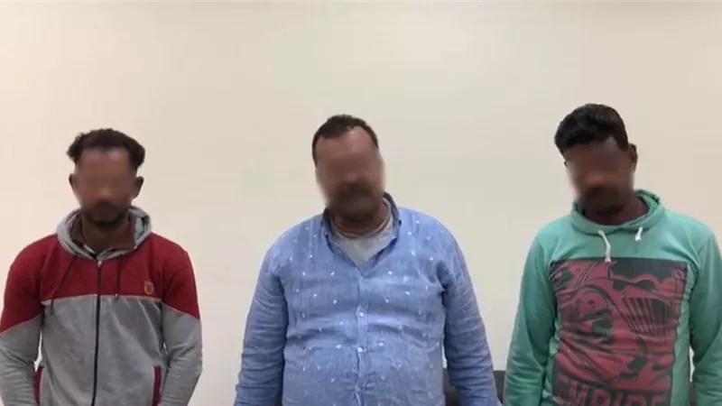 مالك العقار باع العروق الخشبية الخاصة بالمنزل لصاحب عربة فول وهرب