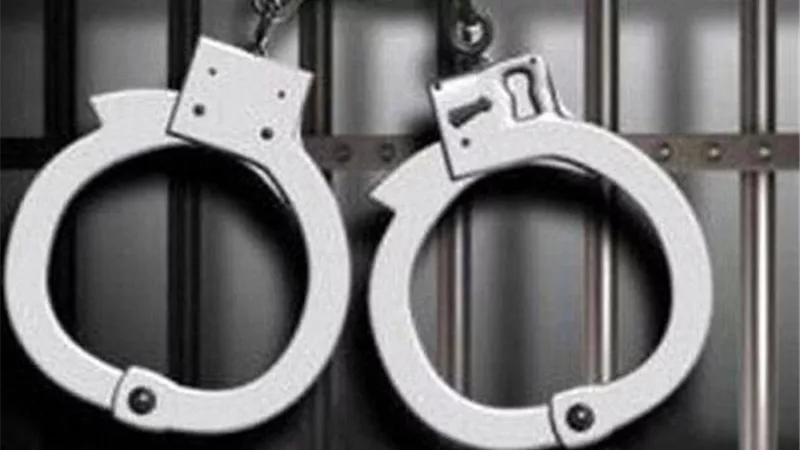 القبض على 3 طلاب نشروا صور فتاة على الفيس بوك بمشتول السوق