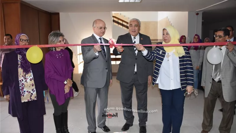 رئيس جامعة السادات يفتتح المعرض الخيرى السنوى للملابس بكلية السياحة والفنادق