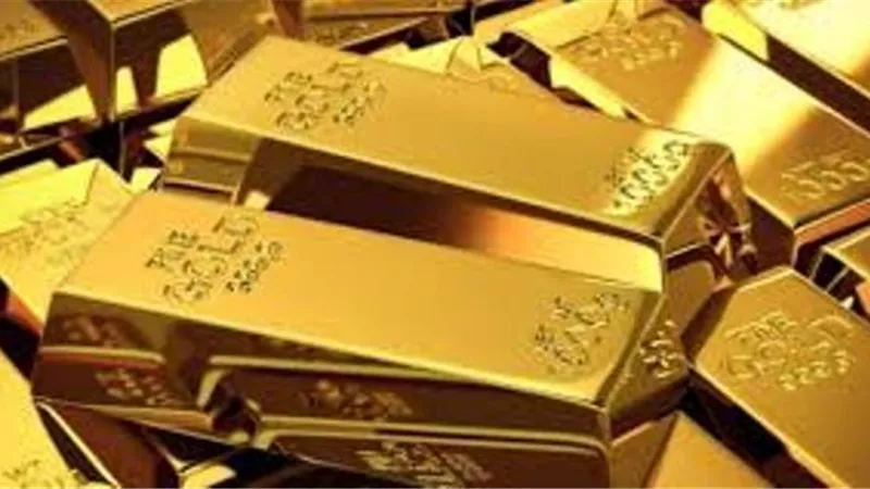 الذهب قرب أعلى مستوى في شهر ومخاوف التجارة تعزز المشتريات