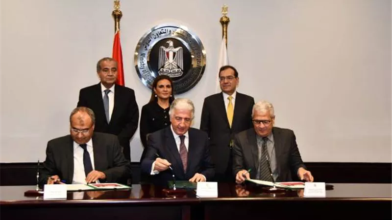 مصر توقع اتفاقا مع 