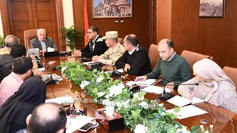 محافظ بورسعيد يوجه بالبدء فى إصلاح ماسورة الصرف الصحى الواقعة بنطاق سور تأمين المجرى الملاحى ببورفؤاد