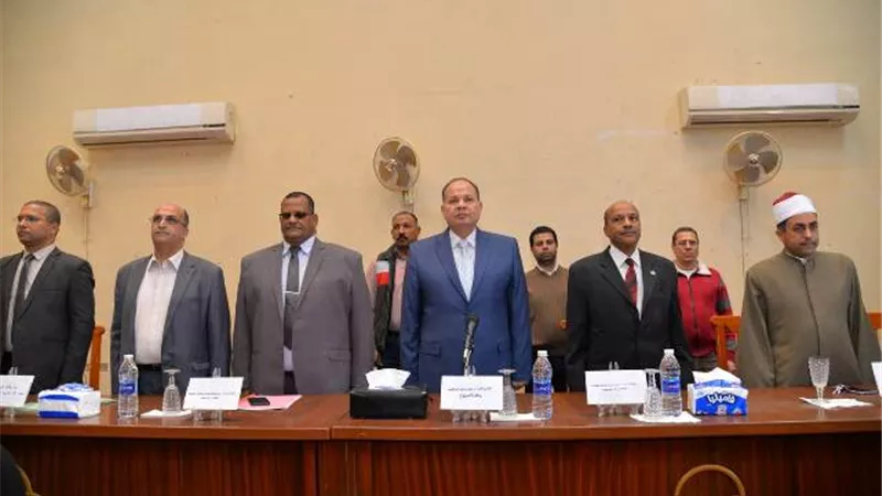 محافظ أسيوط يشهد ندوة محاربة الفساد ..صور