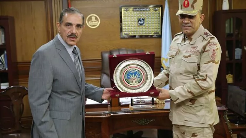 محافظ كفرالشيخ يبحث التعاون مع قائد المنطقة الشمالية العسكرية ..صور