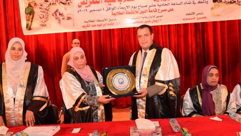 جامعة أسيوط تحتفل بتخريج الدفعة 33 لكلية التمريض..صور