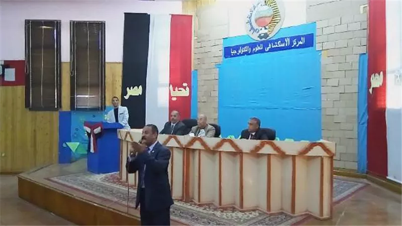 الوادي الجديد تستكمل رصف طريق موط الدهوس..صور