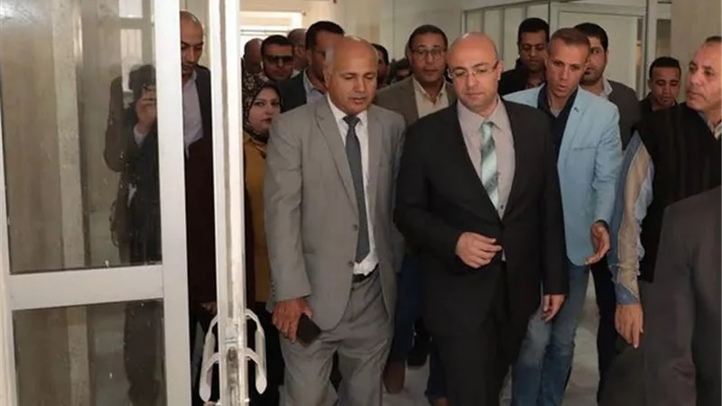 محافظ بني سويف يتفقد مشروع تأهيل المستشفى المركزي بشرق النيل