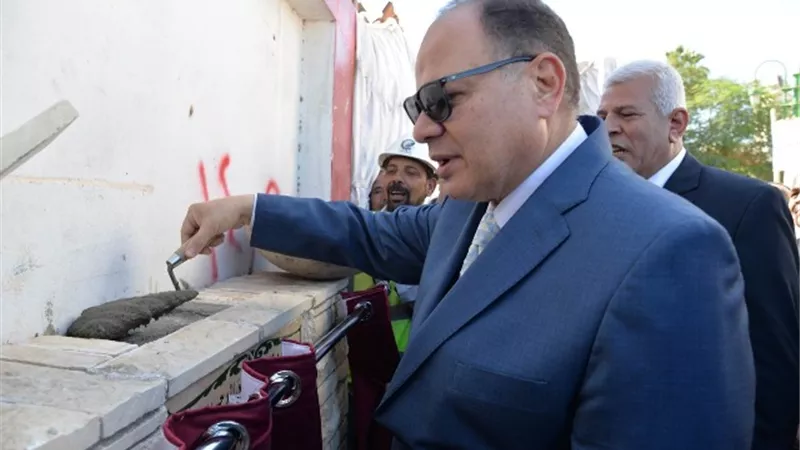 محافظ أسيوط يضع حجر أساس المبنى الاجتماعي لنقابة الزراعيين ..صور