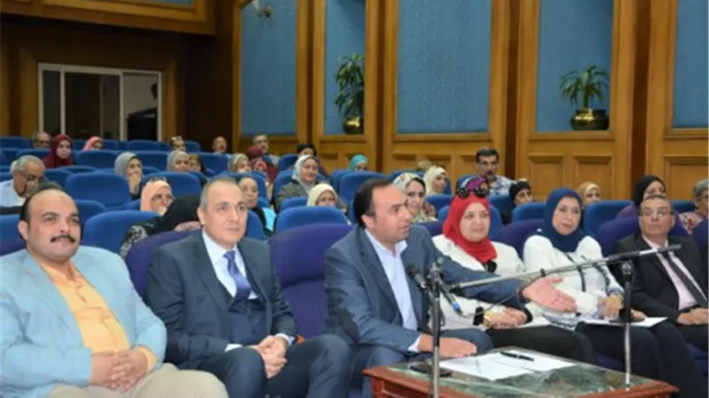 عمر يجتمع بمديري المديريات التعليمية لمناقشة القرارات الوزارية الخاصة بالمعلمين