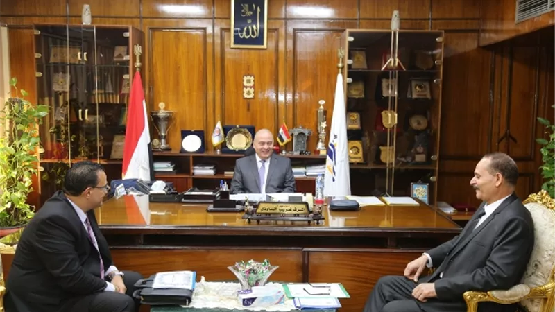 محافظ قنا: المقررات التموينية متوفرة بجميع منافذ التوزيع
