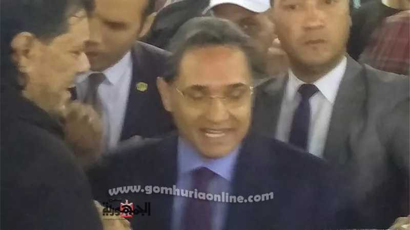 الجمهور يلتف حول النائب عبد الرحيم على فى عزاء شعبان عبد الرحيم.. صور