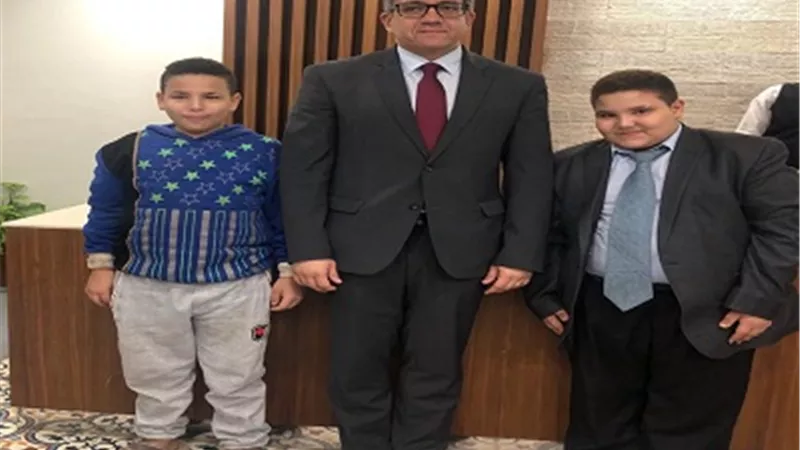 وزير الاثار يستقبل الطفل علي عالم آثار المستقبل.. ويمنحه تصريح دخول المتاحف