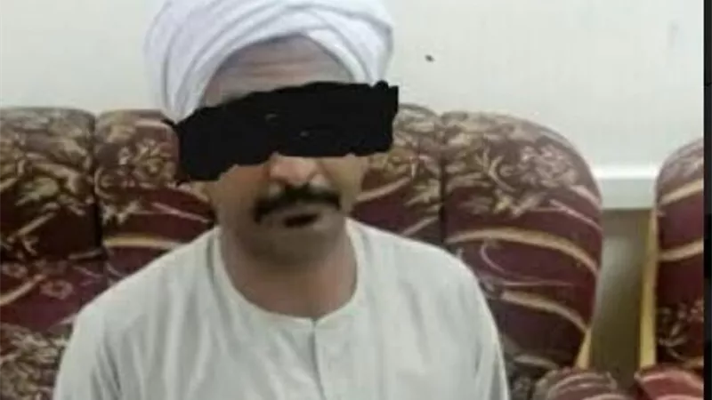 صديقاه استدرجاه لنقادة لتغيير الدولار بـ 13 جنيها فسرقا منه 400 ألف جنيه