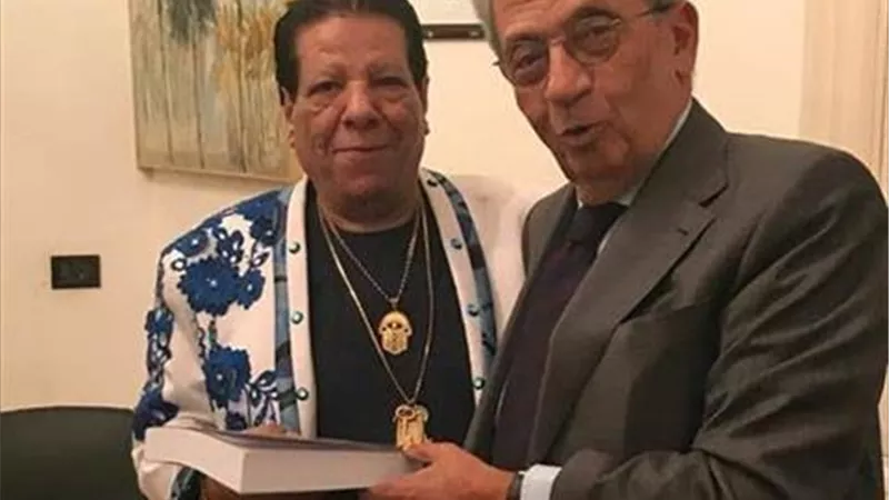 ناقد فنى شهير يكشف حقيقة علاقة شعبان عبد الرحيم بعمرو موسي