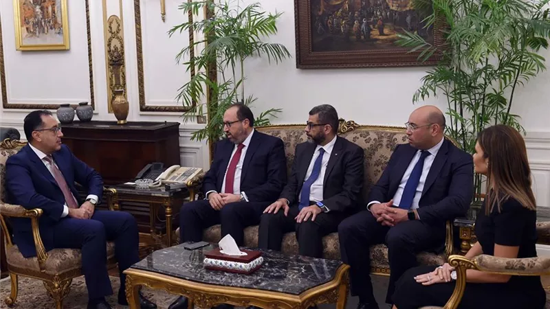 رئيس الوزراء يلتقى الرئيس التنفيذى لمجموعة ماجد الفطيم