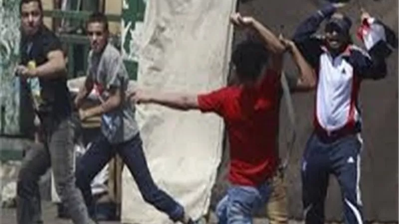 عامل يشرع في قتل طالب في مشاجرة بسبب خلافات الجيرة بالعمار