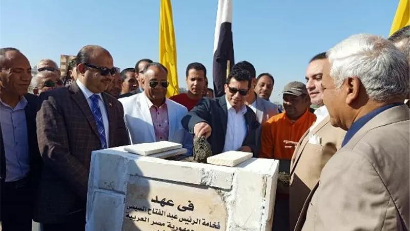 وزير الشباب والرياضة يضع حجر أساس مركز شباب أرمنت بالأقصر