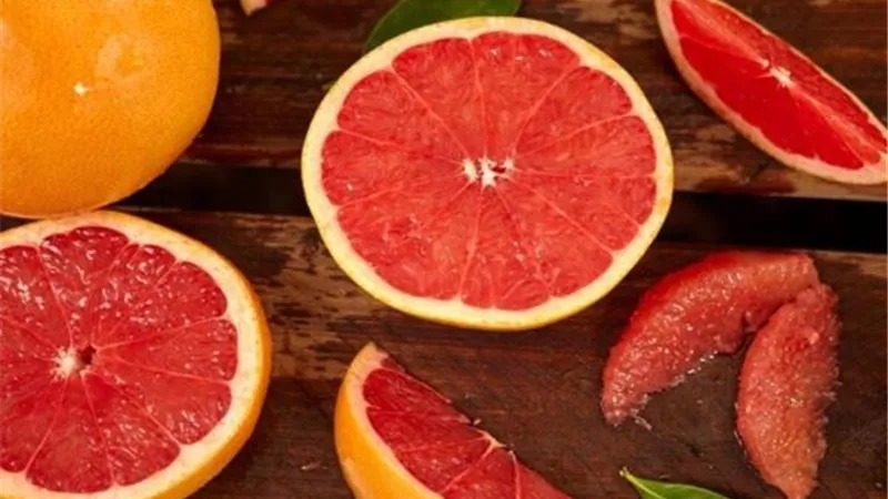 على رأسها الكيوى والكاكا ...تعرف على فواكه شتوية تقوى المناعة وتحارب نزلات البرد