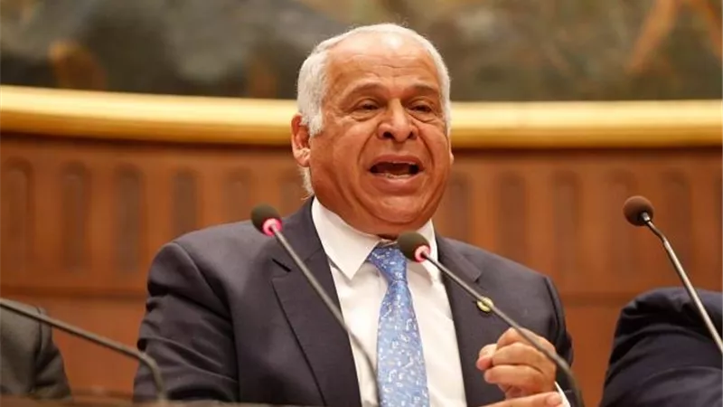فرج عامر يطالب بمحاكمة مسئولى ومصنعى ومروجى منتج 