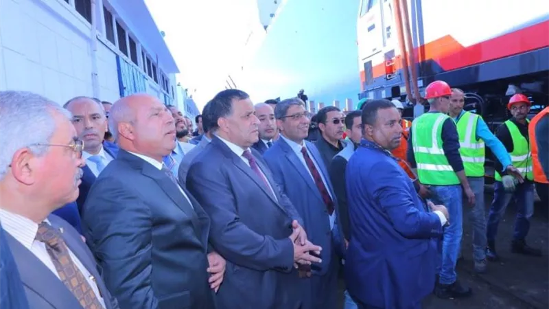وزير النقل يستقبل أول 10 جرارات سكة حديد جديدة بميناء الاسكندرية