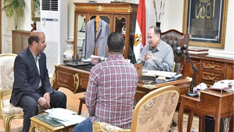 محافظ أسيوط يستعرض معدلات الأداء في منظومتي 