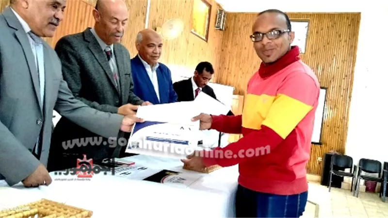 وزارة التخطيط تمنح شهادات الإجتياز لصناع القرار والقيادة الفعالة بالوادى الجديد