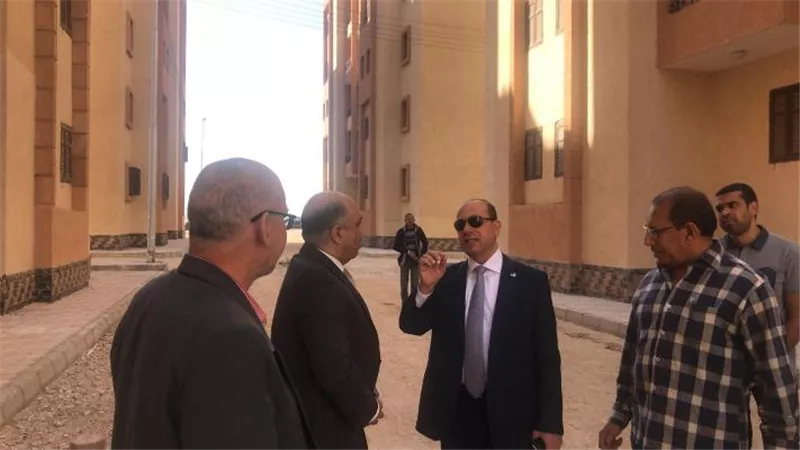 محافظ قنا ورئيس الجهاز المركزى للتعمير يتفقدان مشروع التنمية المتكاملة بمحافظة قنا