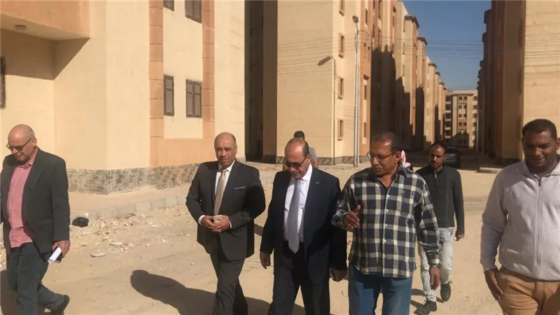 محافظ قنا ورئيس المركزى للتعمير يتفقدان مشروع التنمية المتكاملة بالمحافظة