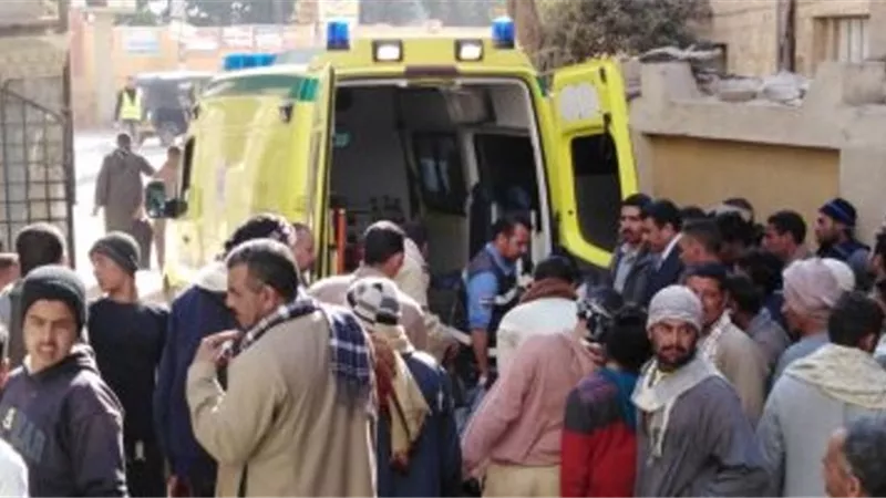 مصرع واصابة 9 أشخاص فى انقلاب ميكروباص بأسوان