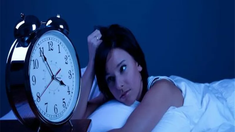 أسباب تجعلك تستيقظ من النوم بانتظام كل ليلة