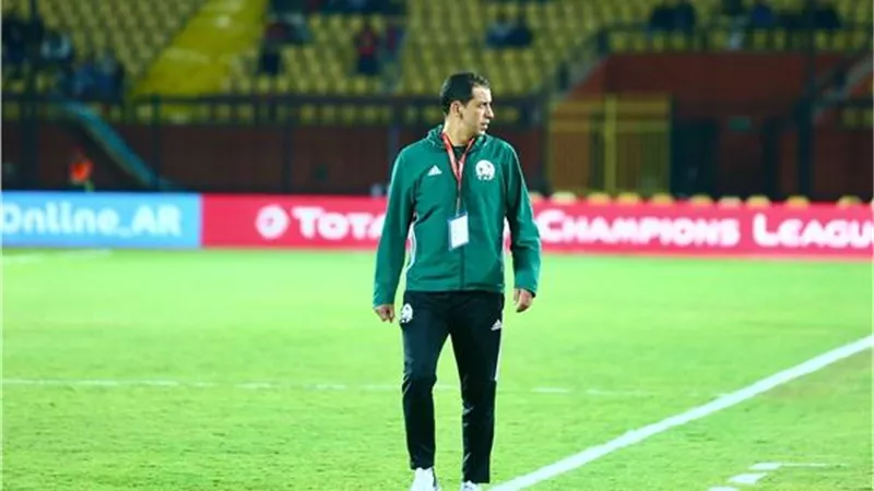 وصول طاقم التحكيم والمراقب لملعب مباراة الأهلي والهلال