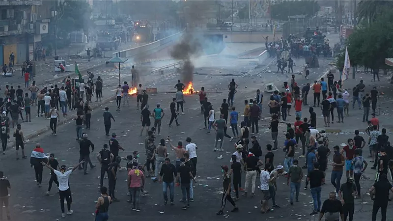 6 قتلى وأكثر من 40 جريحا في هجوم مسلح استهدف المتظاهرين ببغداد