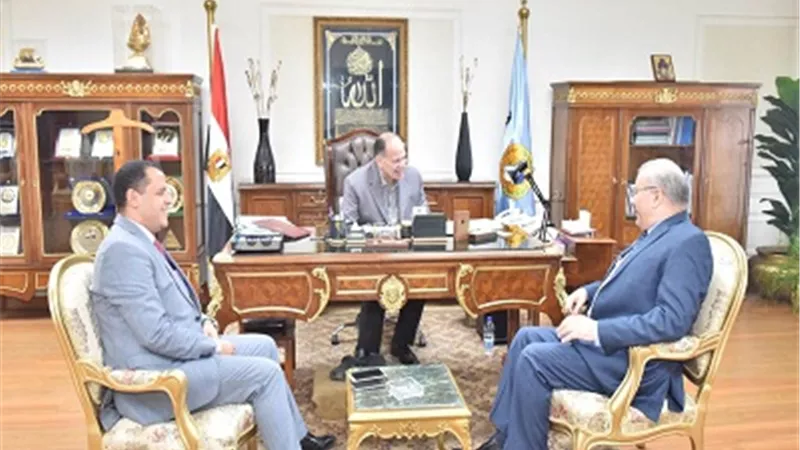 عصام سعد يستقبل نائب رئيس جامعة أسيوط لبحث سبل التعاون والأستفادة من الامكانات البحثية