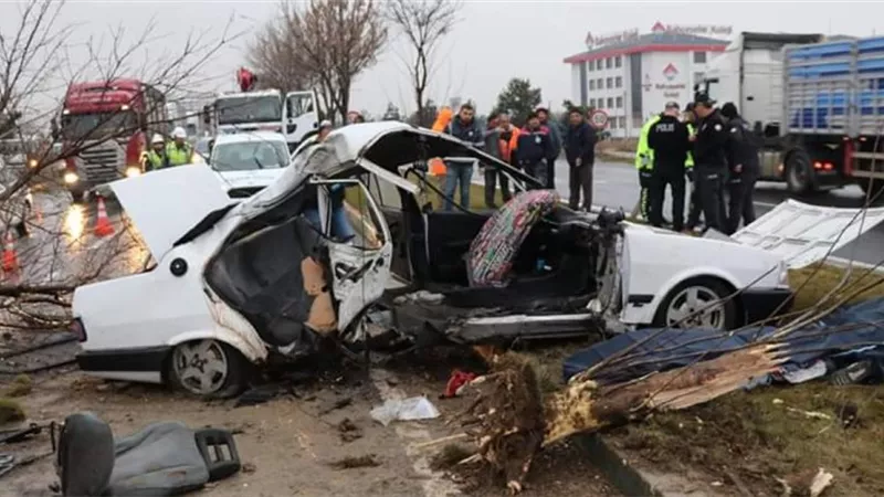 حادث يتسبب في فقدان مطرب شهير نصف رأسه (بالصور)