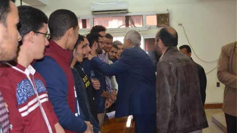 نائب أزهر أسيوط يتفقد كلية الصيدلة
