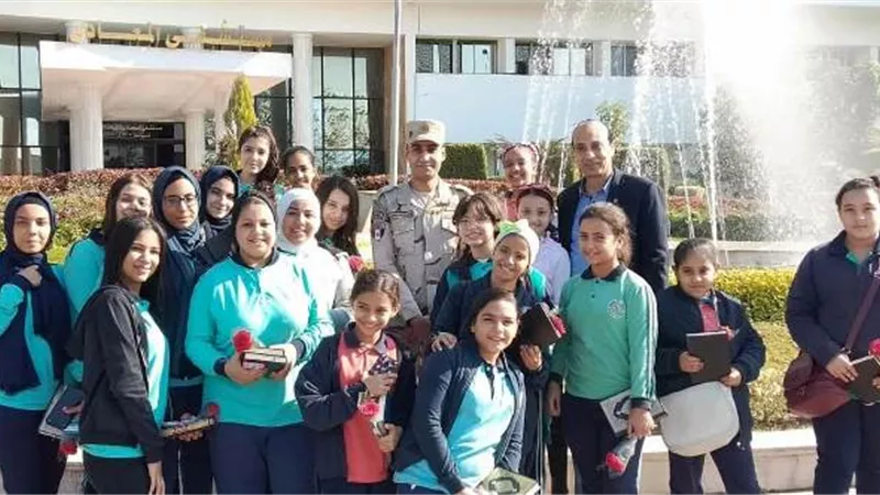 طلاب القاهرة فى زيارة لمصابى العمليات الارهابية بمستشفى المعادى