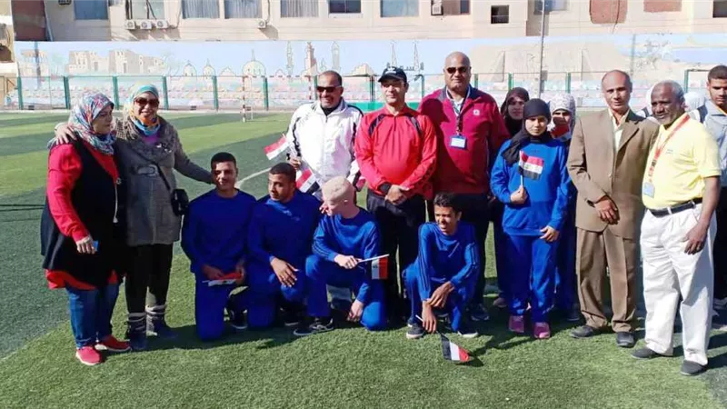 عطية يهنئ أبناءه الطلاب بمدارس النور للمكفوفين والدمج